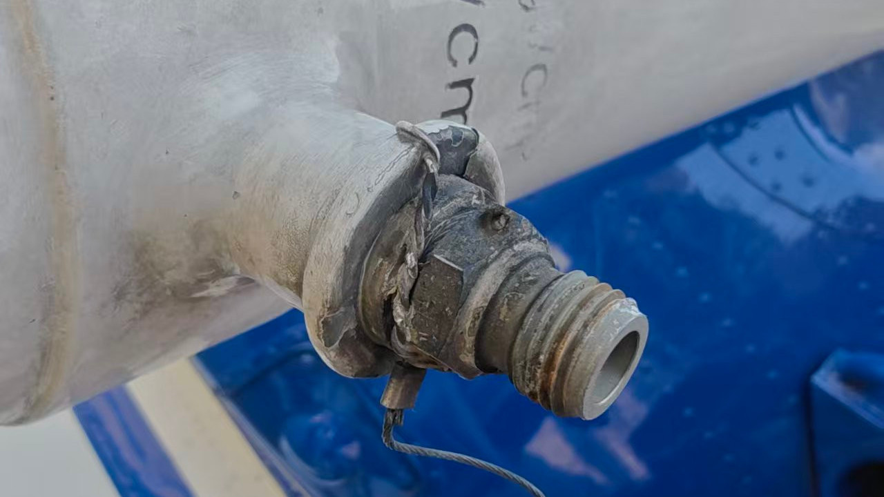 直升飛機起落架氮氣充裝平衡設備